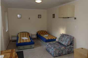 Hungrie Privát Egerszalók, Extérieur